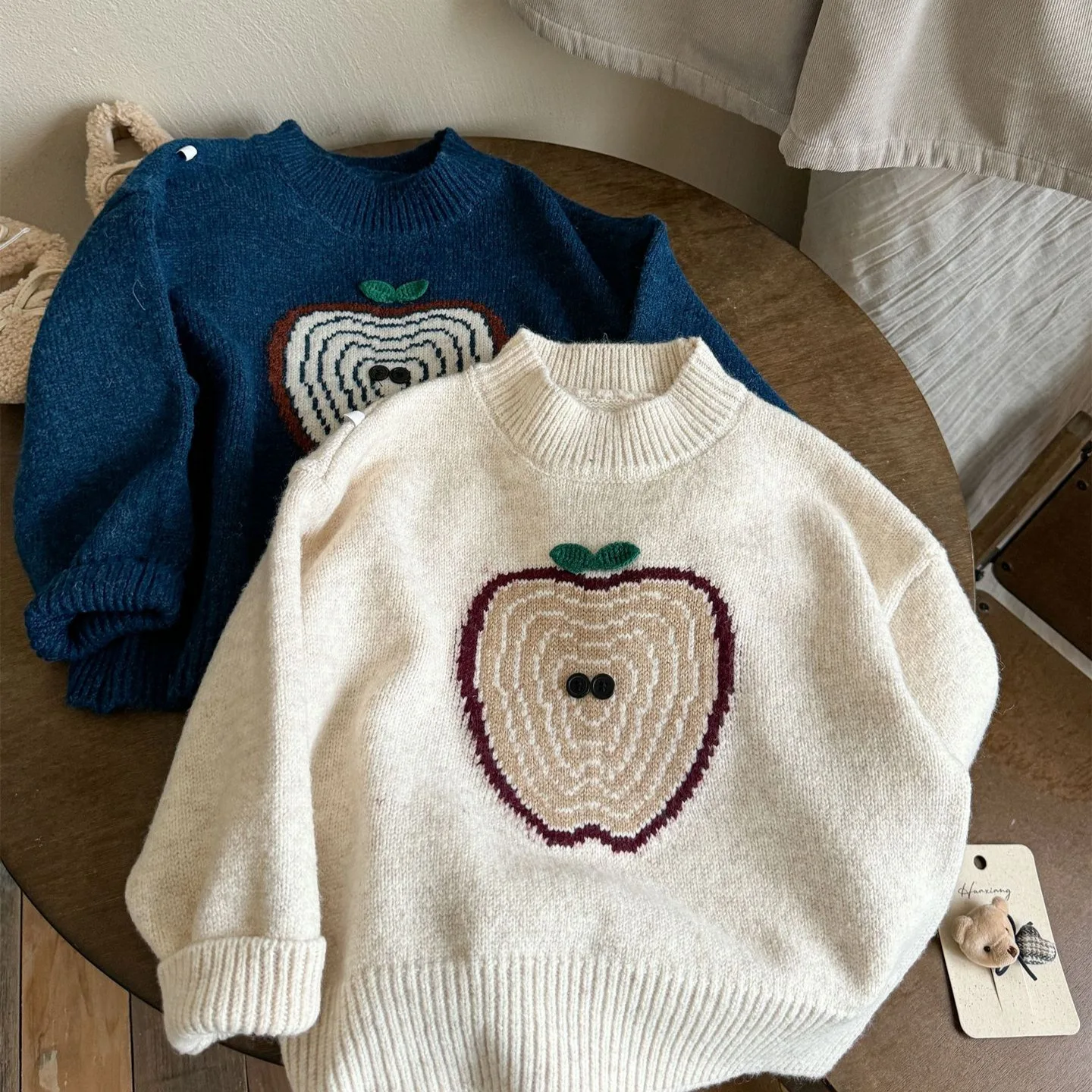 Winter New Girls' Sweater Super Beautiful Small Apple Yarn Top