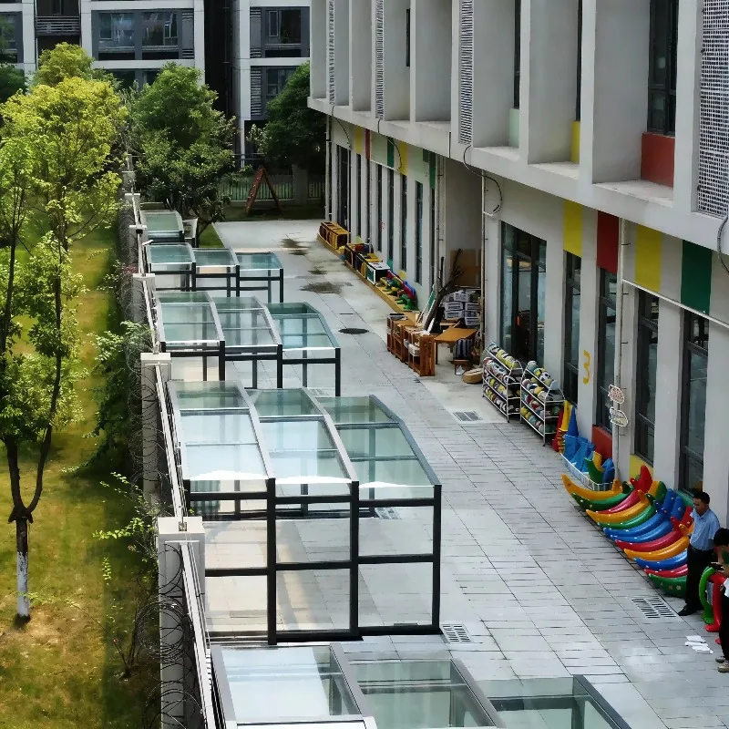 Factory Custom Modern Aluminum Four Season Sunroom Laminated Tempered Glass House Garden Retractable Transparent