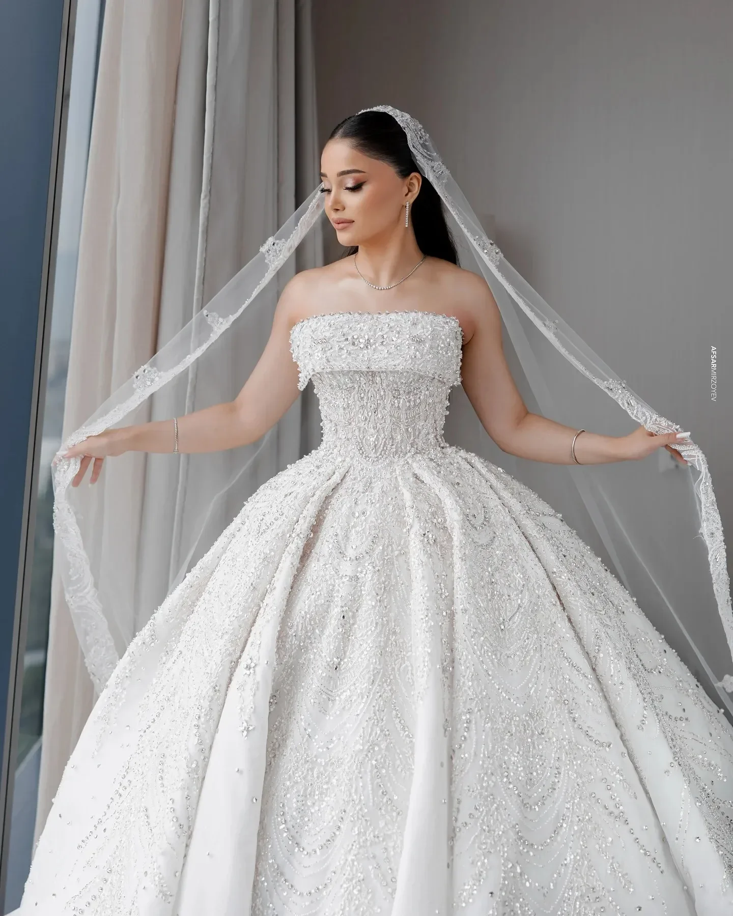 Aangepaste Prachtige Kralen Parels Baljurk Trouwjurk Lovertjes Applicaties Bruidsjurken Arabisch Mouwloze vestido de novia