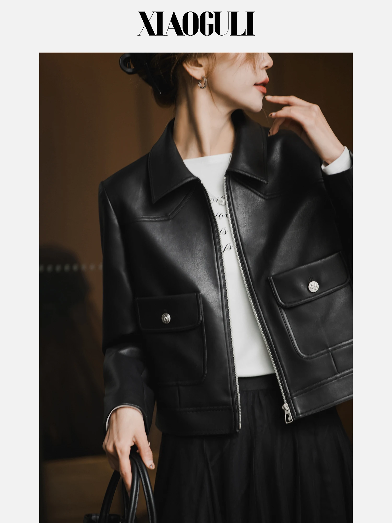 Jaqueta Feminina de Couro PU Sli Cool, Coleção Primavera 2026, Nova Chegada, Preta, com Gola Reversível Emborrachada, Corte Reto