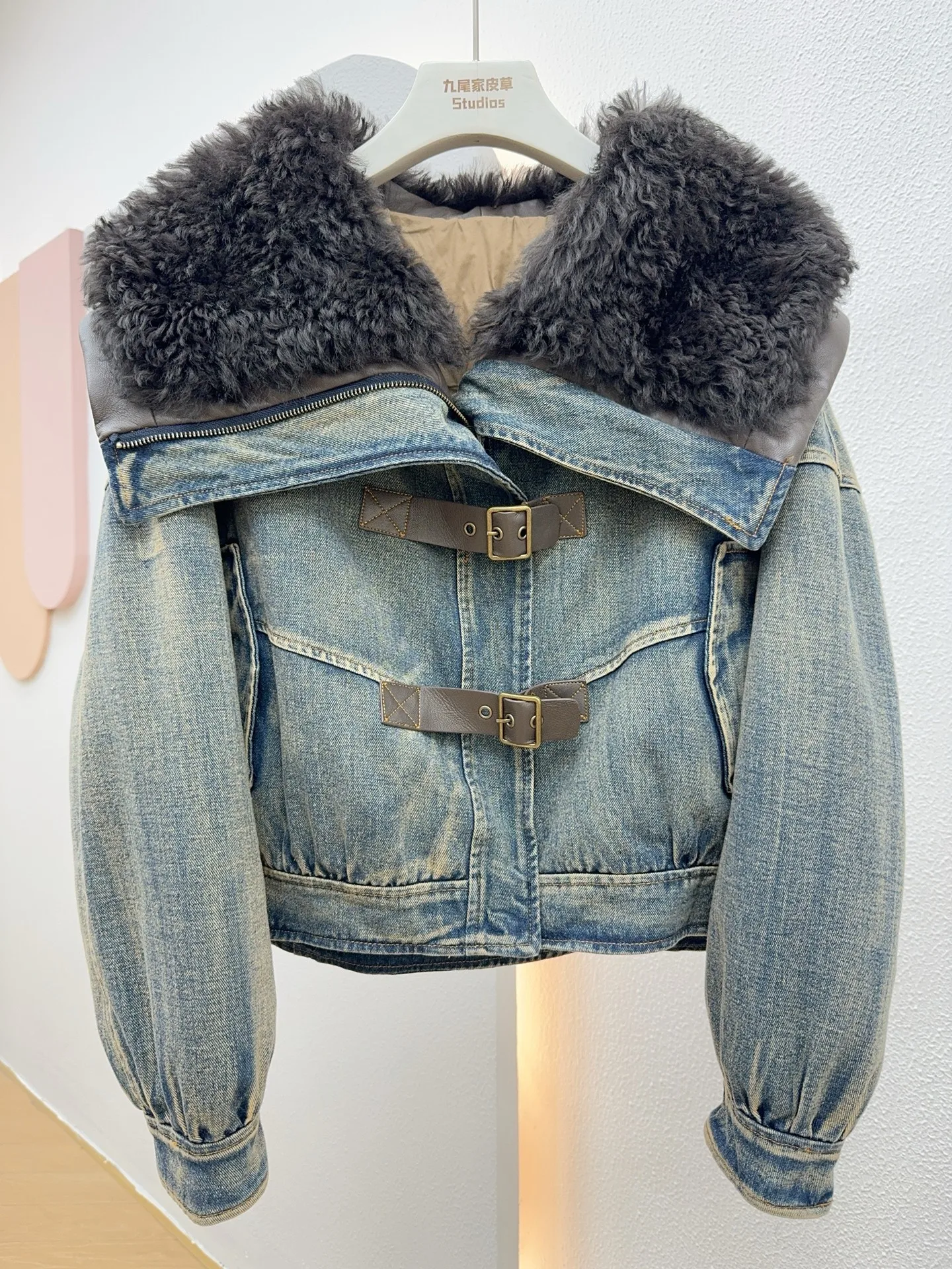 سترة نسائية شتوية جديدة من فراء الدنيم المتكاملة لعام 2025 سترة نسائية قاطرة من ريش الإوز