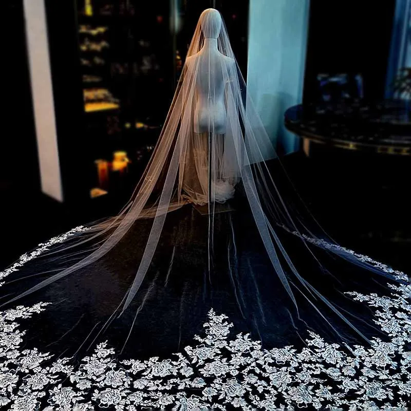 Gorgeous Cathedral Wedding Veils Lace Appliqued Edge Soft Tulle Hair Accessories Long Floral Bridal Veil With Comb