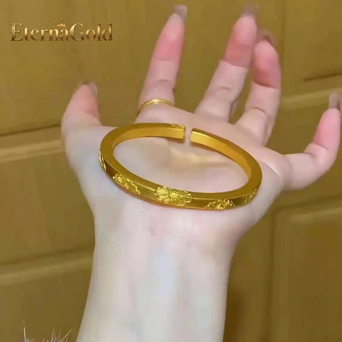 EternaGold Women's 24K Gold (AU999) Daisy Luxury Bracelet | Openwork carved daisy, micro-diamond glow with magnetic buckle