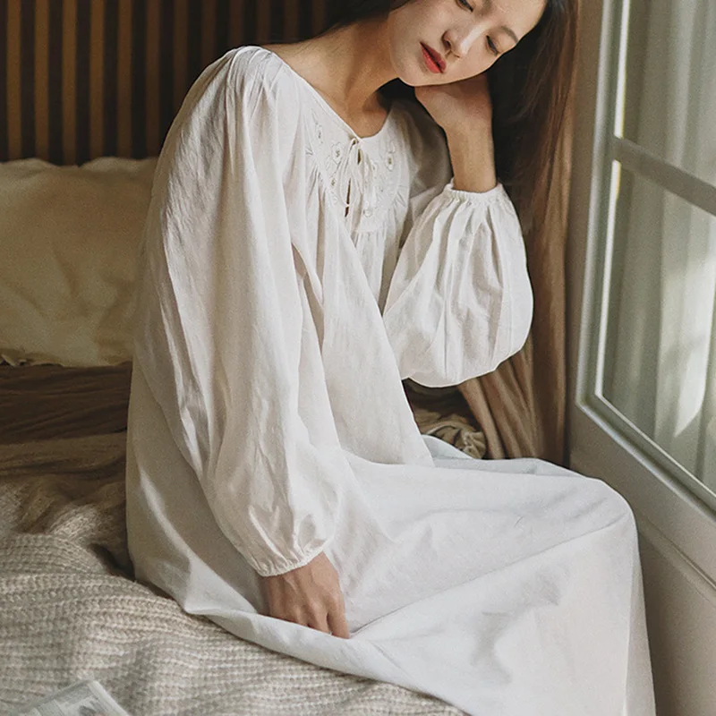 

Vintage White Cotton Long Nightgown French Girl Loose Embroidered Princess Style Night Wear Sleepwear Spring and Autumn Women
