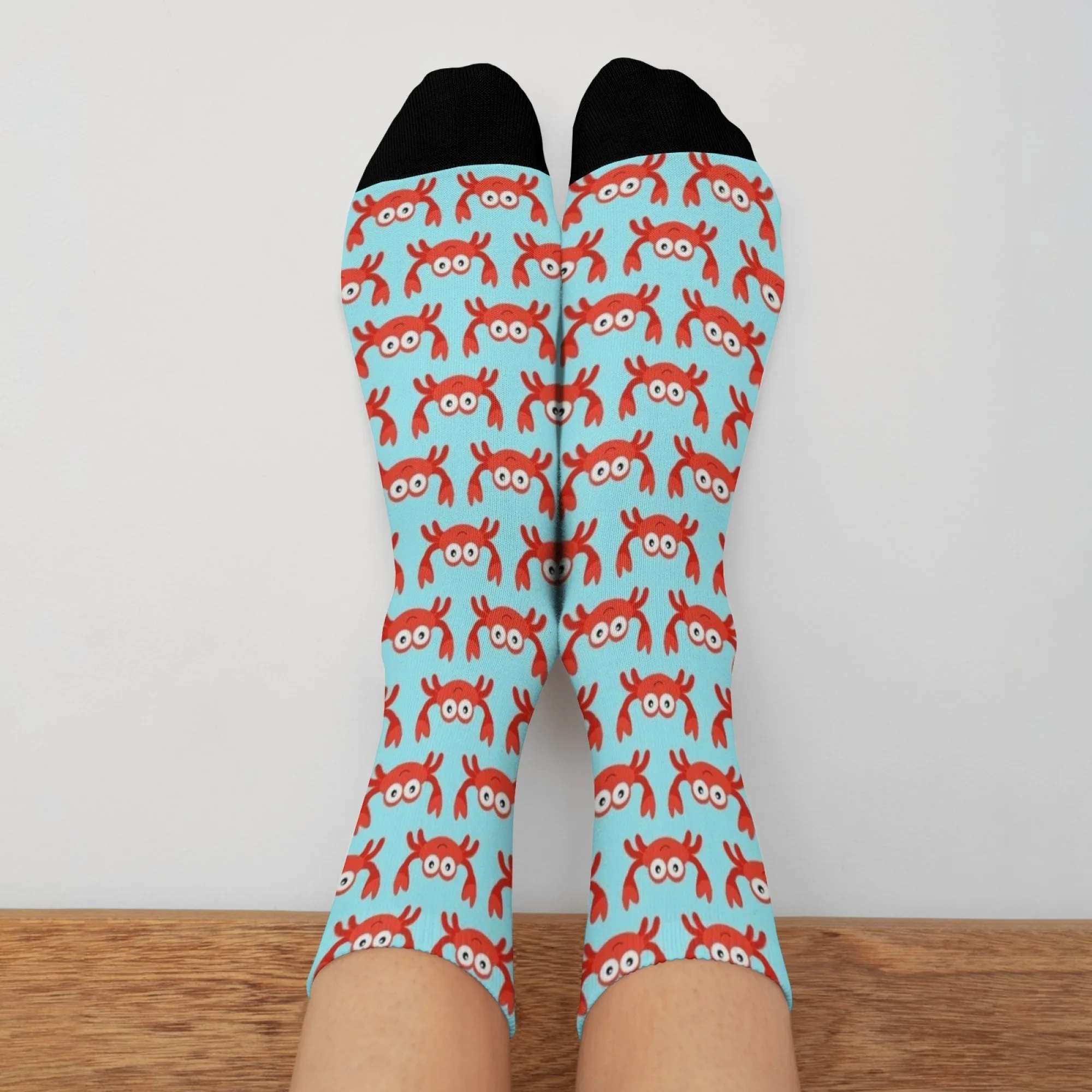 

Playful Crab Themed Socks! Adorable Red Crabs Repetitive Pattern, Fun - Filled Fashion ，light-Heartedness Seaside Allure
