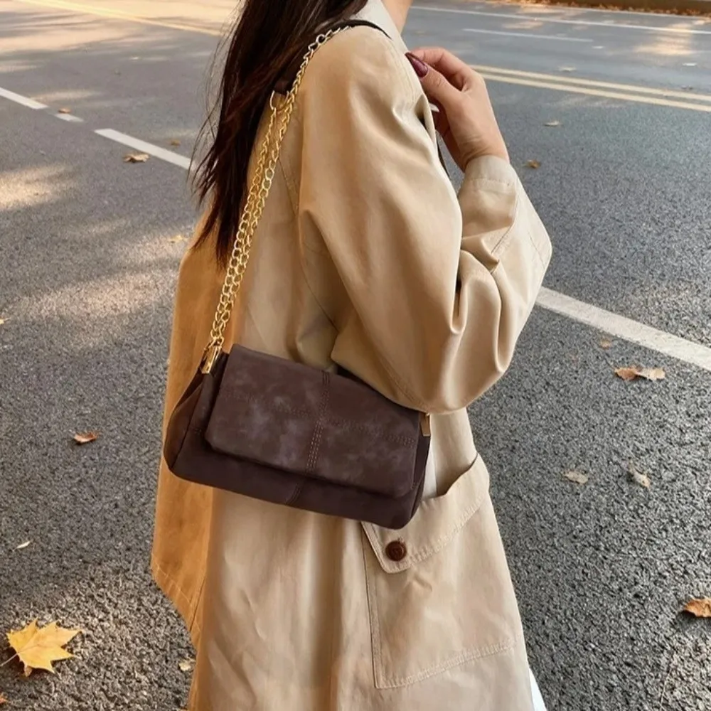 Hochwertige Wildleder-Schultertasche mit Großer Kapazität Ketten-Umhängetasche Quadratische Handtasche für Damen – Detail 15