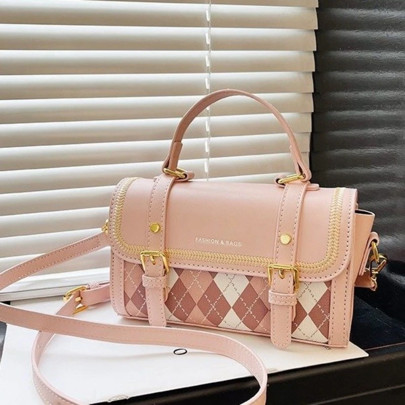 

Женская модная сумочка стильного дизайна для сочного содержания и шикарных фотосессий