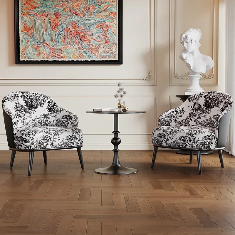 Chaise de loisirs de style médiéval, design français rétro, hôtel, famille d'accueil, canapé de réception unique, table et chaises de négociation