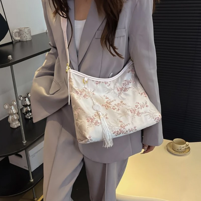 2025 novo estilo chinês pequena bolsa de ombro de alto valor bordado único bolsa feminina borla grande capacidade crossbody sacola