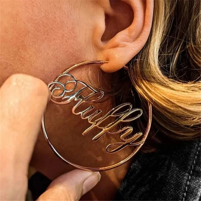 

Персонализированные серьги-кольца для женщин и девочек, 1 пара, имя из нержавеющей стали, 3-цветные круглые серьги с буквами, вечерние ювелирные изделия, подарки