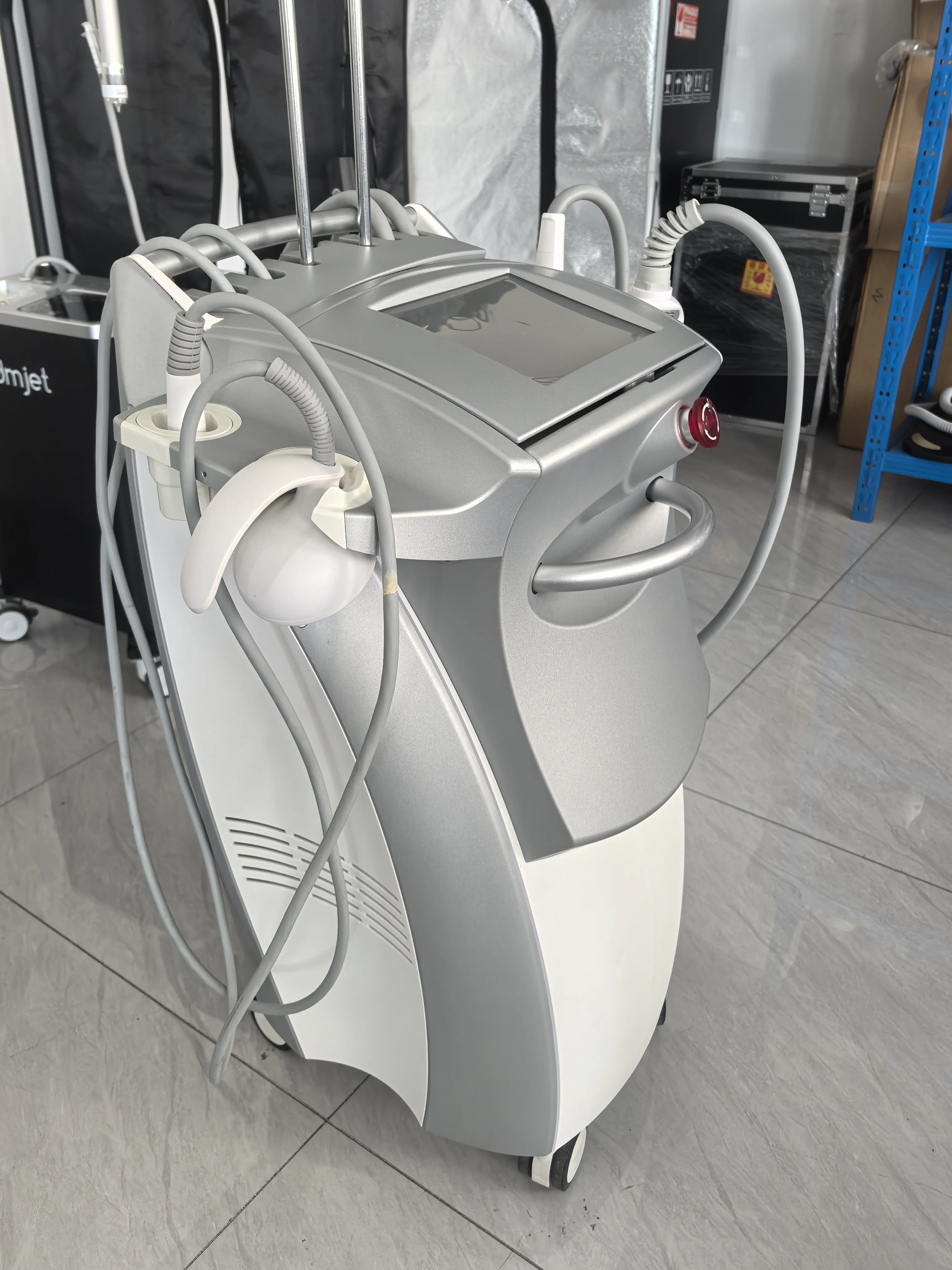 

Venus Legacy Wrinkles Slim Body Sculpt Perfect lines Lighten Stretch Marks Lighten 4DTM Technology Cavitation