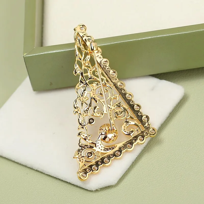 

DIY Accessories Exquisite Triangular Corsage Brooch Pin Pearl Accessories