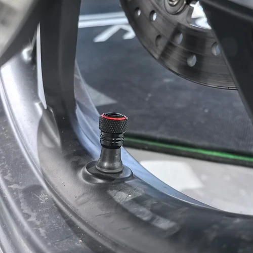 Imagen 2 del producto M8 para TRIUMPH Trident 660 Street Triple RX RS 765 Tiger 800 XC carretes basculantes para motocicleta tornillos de soporte deslizante tapas de válvula de neumático