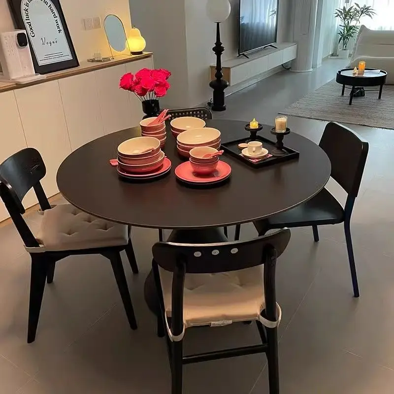 A parte superior arredondada e uma base de mesa cônica única de fibra de vidro preta é adequada tanto para uso interno e externo