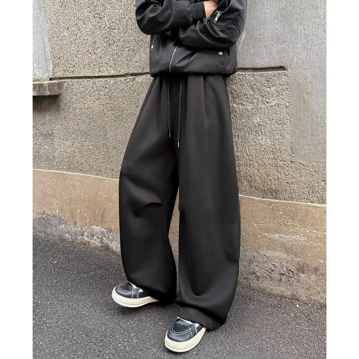 

Сложенные брюки-ножи, мужские повседневные свободные широкие длинные брюки, однотонные осенние модные брендовые брюки High Sensation, прямые свободные широкие брюки...