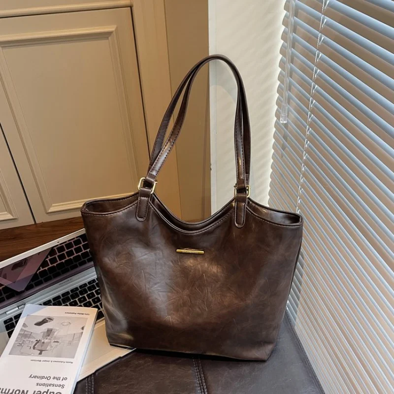 

Women's Elegant Leather Shoulder Bag From Famous Designer With Trendy Design And High-End Craftsmanship For Daily Use​