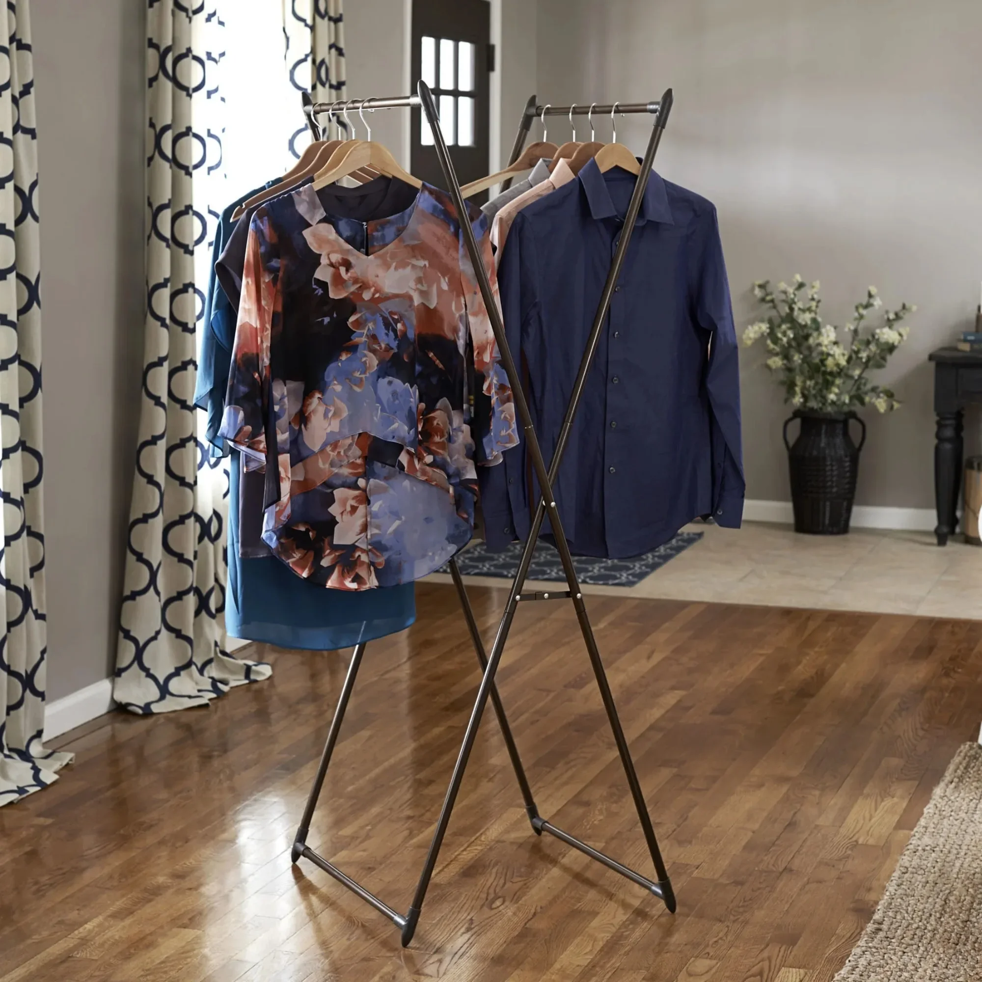 رف ملابس قابل للطي، برونزي عتيق، 61.2 بوصة ارتفاع × 21.3 بوصة عرض × 22.8 بوصة عمق