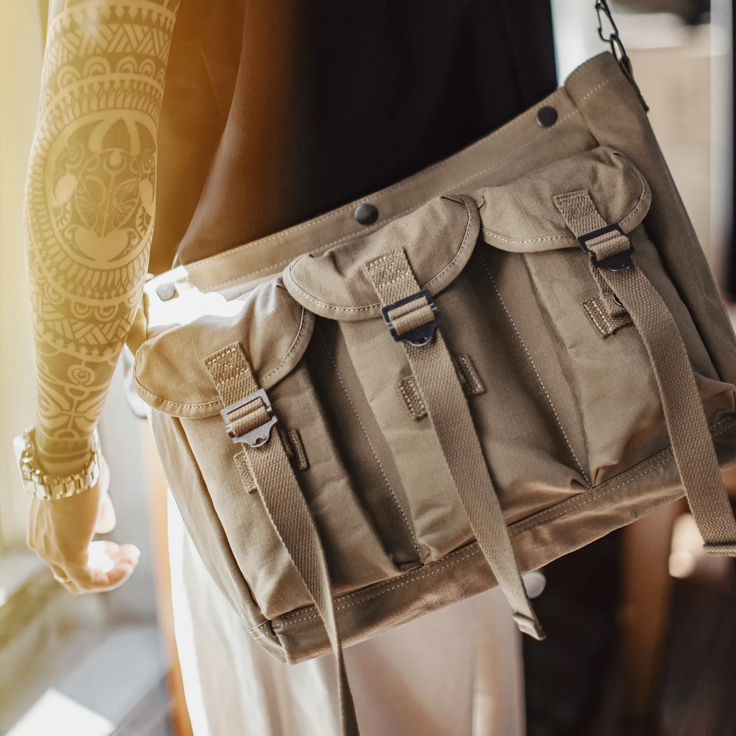 

Maden Vintage Outdoor Crossbody Bag Men Large Capacity Shoulder Messenger Tote Travel Casual Everyday Bag