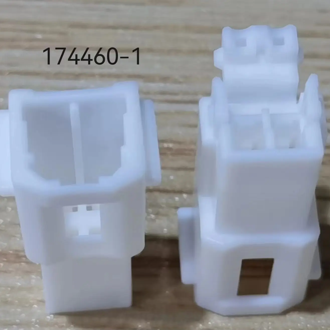 

10 комплектов оригинальных разъемов 174460-1 TE 070 MAXILOCK CAP HSG 2P (аналог 368545-1)