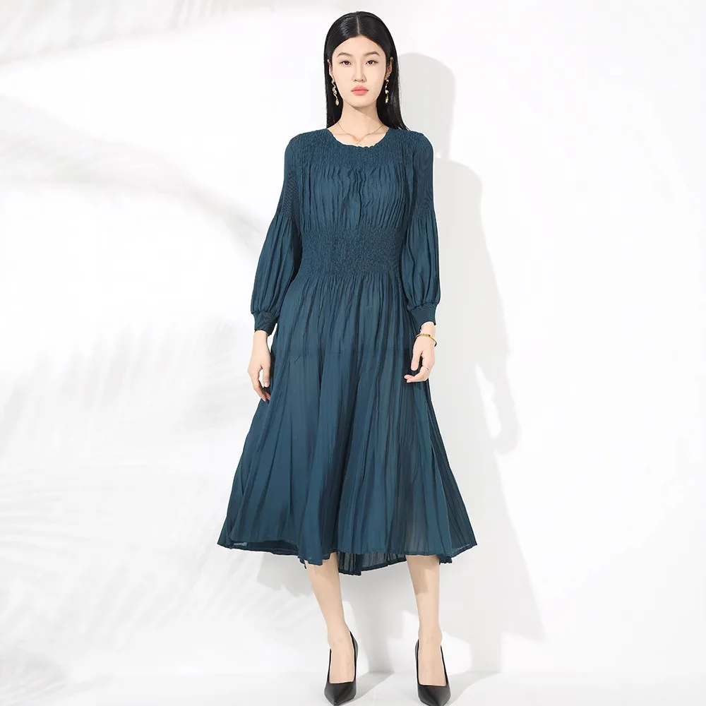 2025 plisado nuevo vestido suelto de gama alta de temperamento de las mujeres hecho a mano plisado suelto moda cuello redondo manga acampanada Falda plisada