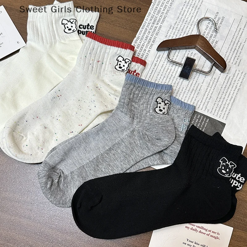 Kaus Kaki Katun Wanita Huruf Anak Anjing Bordir Kartun Kaus Kaki Tabung Tengah Kasual Wanita Nyaman Gaya Jepang