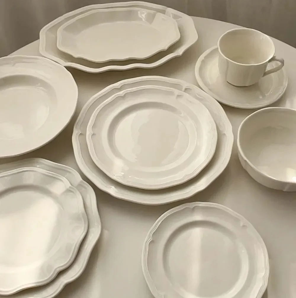 Livetai French Retro Style White Embossed Ceramic Plate with Lace Trim, Restaurant Display Tableware for Dining Serving