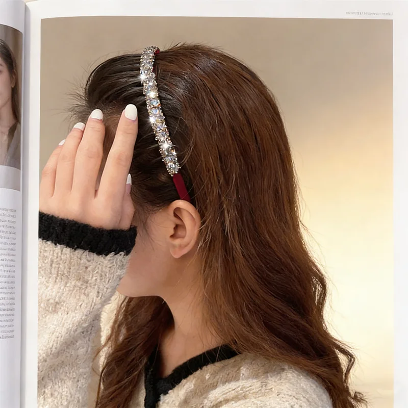 

НОВАЯ Нескользящая модная повязка на голову со стразами и надежной ручкой, флокированный акрил с зубцами для надежной фиксации, элегантный женский обруч для волос