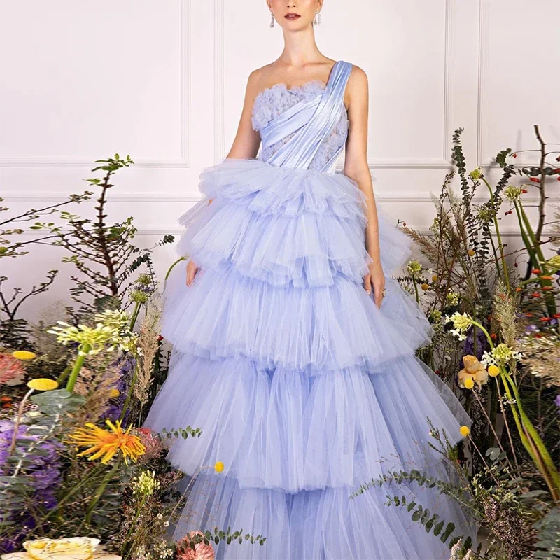 فساتين سهرة رسمية كلاسيكية بكتف واحد من التل بدون أكمام متدرجة لحفلات أعياد الميلاد حسب الطلب