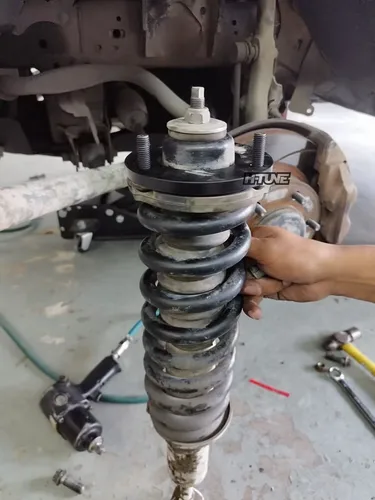 Imagen 2 del producto Kits de elevación de suspensión espaciador de puntal de bobina delantera de 10mm/15mm para Hilux Vigo KUN25 KUN26 REVO / Fortuner / 4Runner / FJ 2005 ++