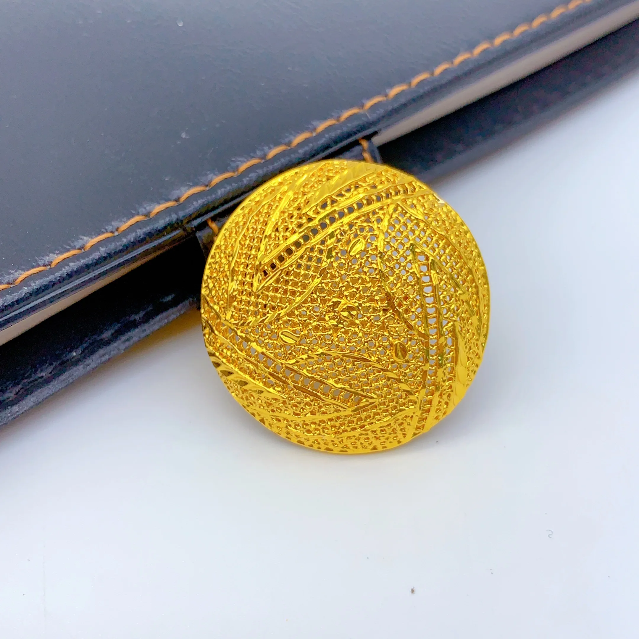ドバイ風のロングネックレスとイヤリングのジュエリーセット。ビ - Women Accessories Dubai のレビューと価格