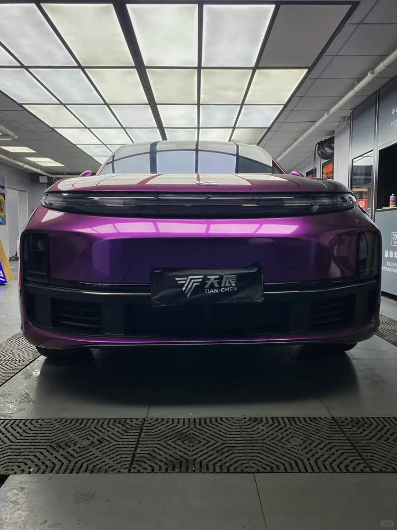 Premium PET Ultra Gloss Grape Purple Metallic Vinyl Wrap Roll mit Air Release Dehnbare selbstklebende Autoaufkleberverpackung – Detail 4