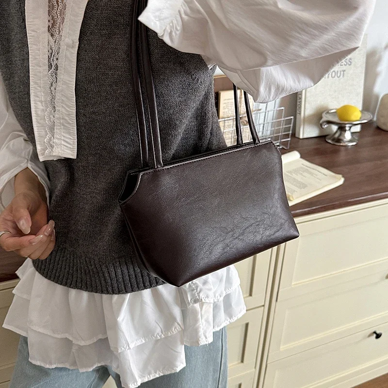 Thumbnail 3 - #5 Compare Classic Baguette Handbags Before You Buy