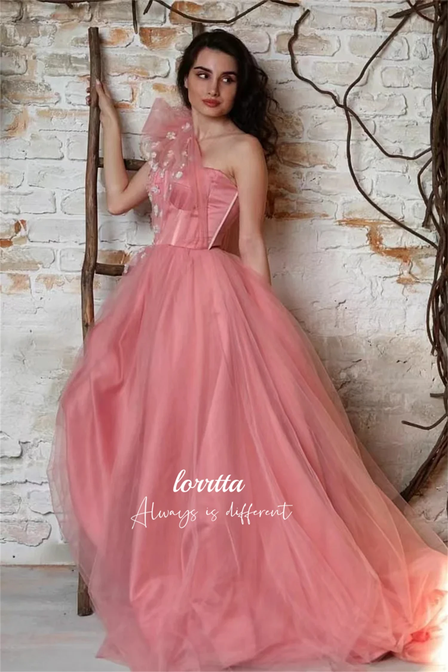 Lorrtta-女性のためのピンクのイブニングドレス、花の装飾、ワンショルダースリーブ、メッシュ、卒業ドレス、エレガント、ウエディング、結婚披露宴