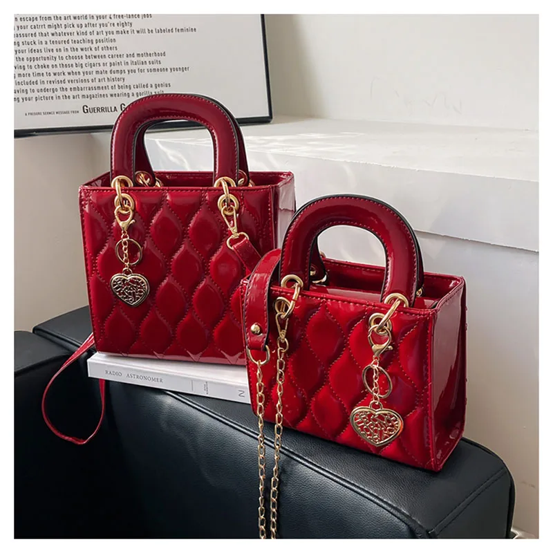 High Quality Burgundy Patent Leather Glossy PU Crossbody Bag 2024 New Ladies Texture Love Pendant Handbag Party Underarm Bags