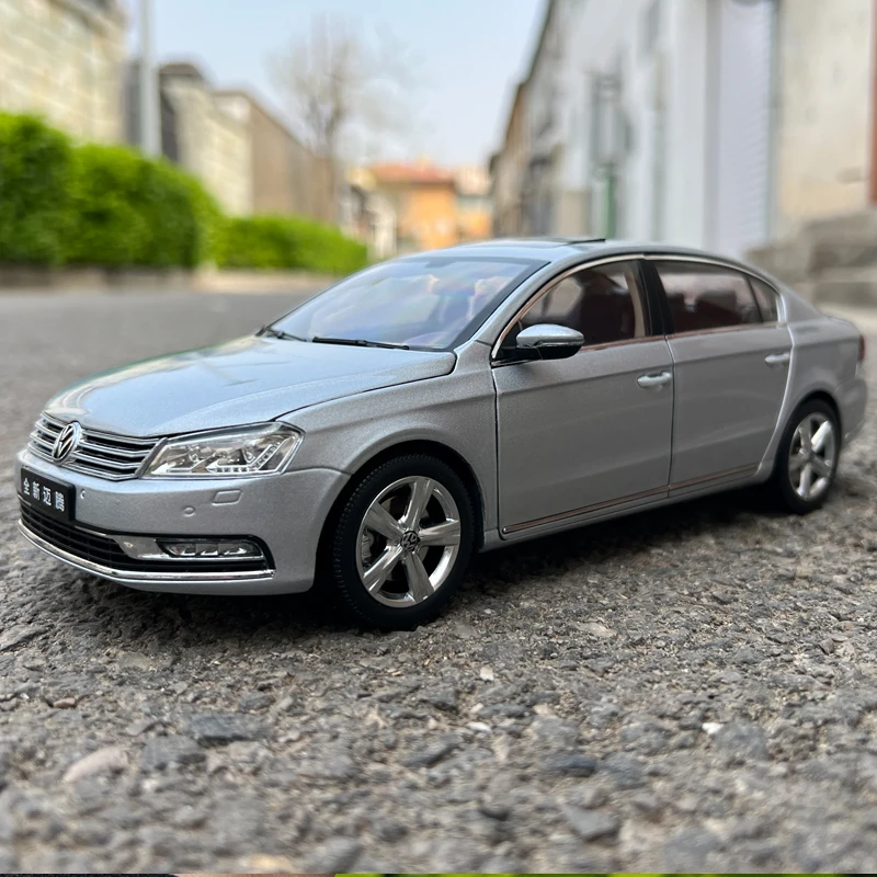 Dealer Edition Car Model,1:18 VW Magotan 2011 B7L,Europe Passat B7,Diecast Model for Collections,Display and Gift for Friends