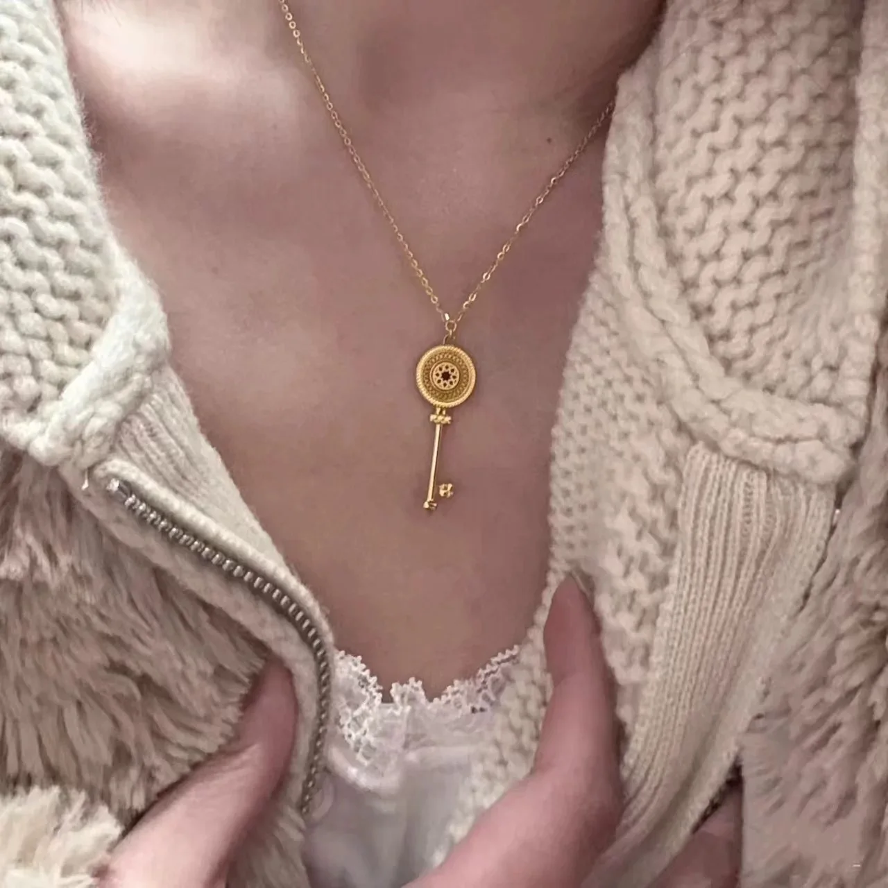 Luxury 24K 9999 Pure Gold real gold Women's Baimang Star Embossed Key Pendant Gold Shop Same Daisy Pendant Necklace