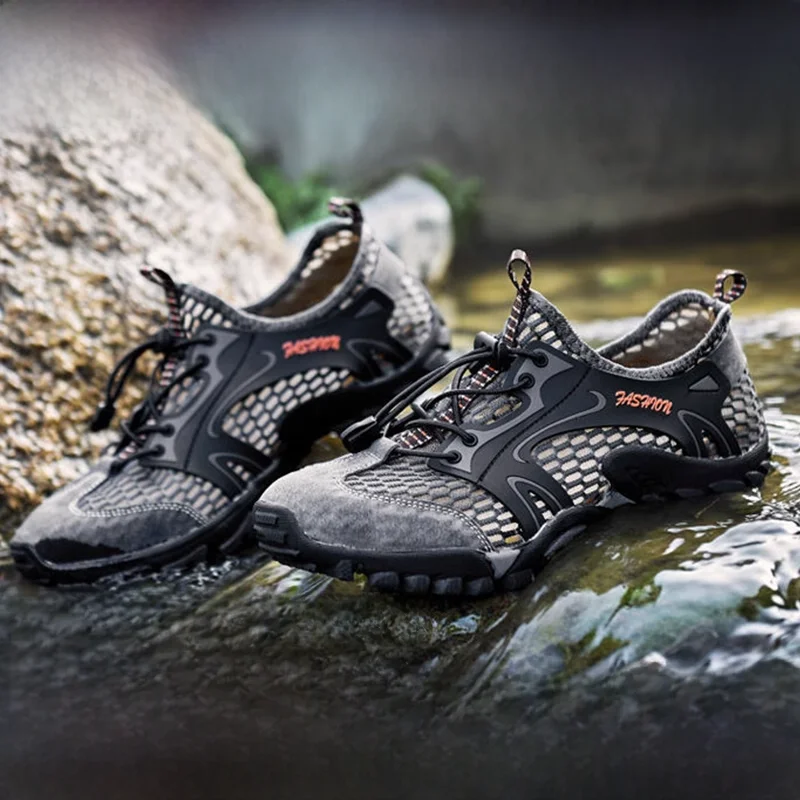 Men's Summer Outdoor Climbing Shoes Water-Resistant Breathable Sandals with Head Protection Hole Design Anti-Kick Toe Guard