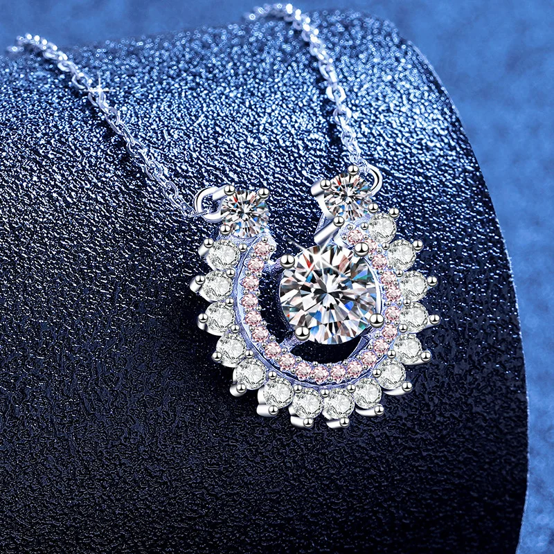 S925 Silver White Gold Plated 1CT D Color Moissanite Fashion Horseshoe Micro-Pave Pendant Necklace, Exquisite Jewelry.