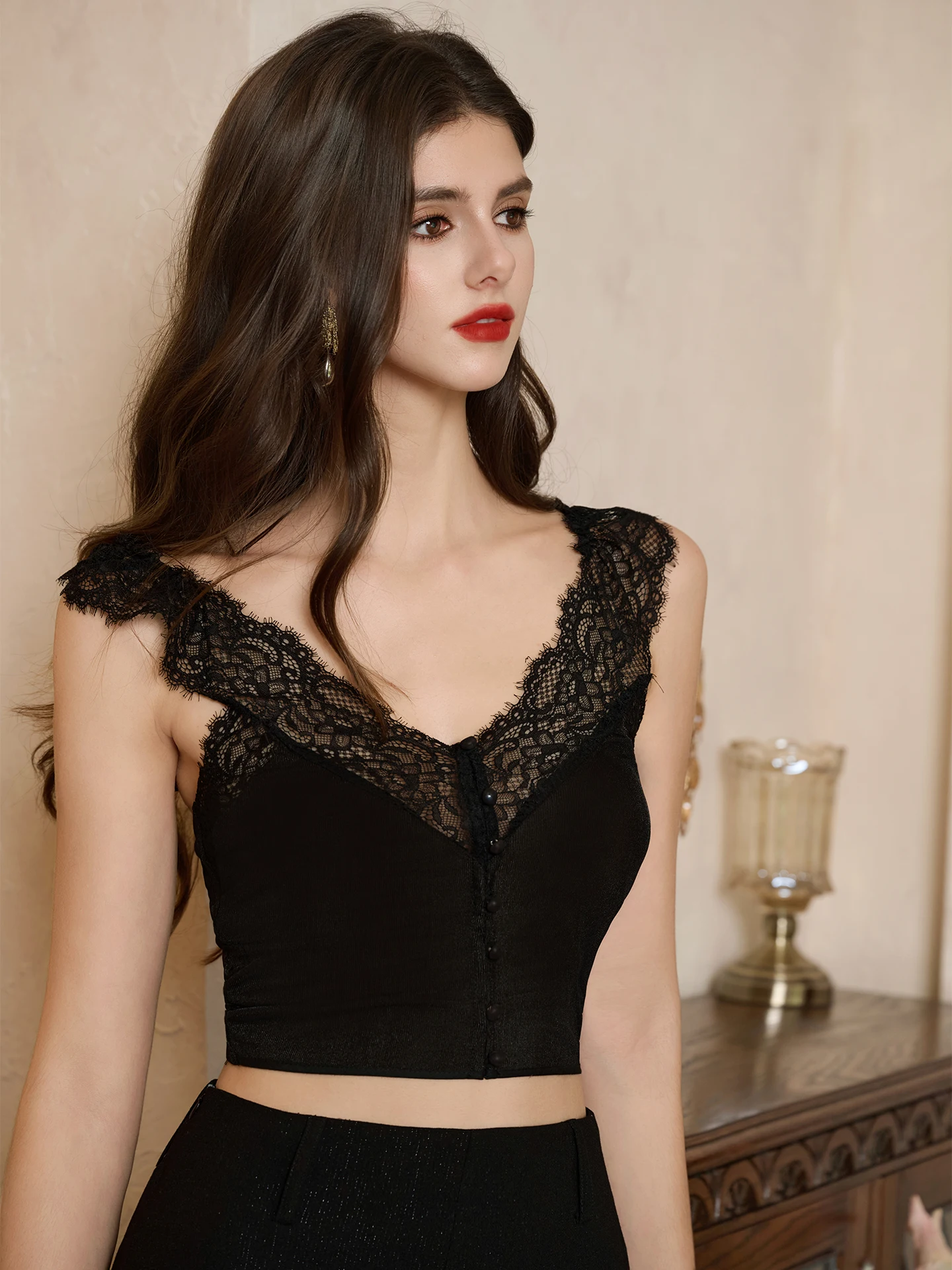 

Женский облегающий топ ReVe с кружевными вставками и лямками, укороченный, однотонный, для ношения под одеждой, осень 2025