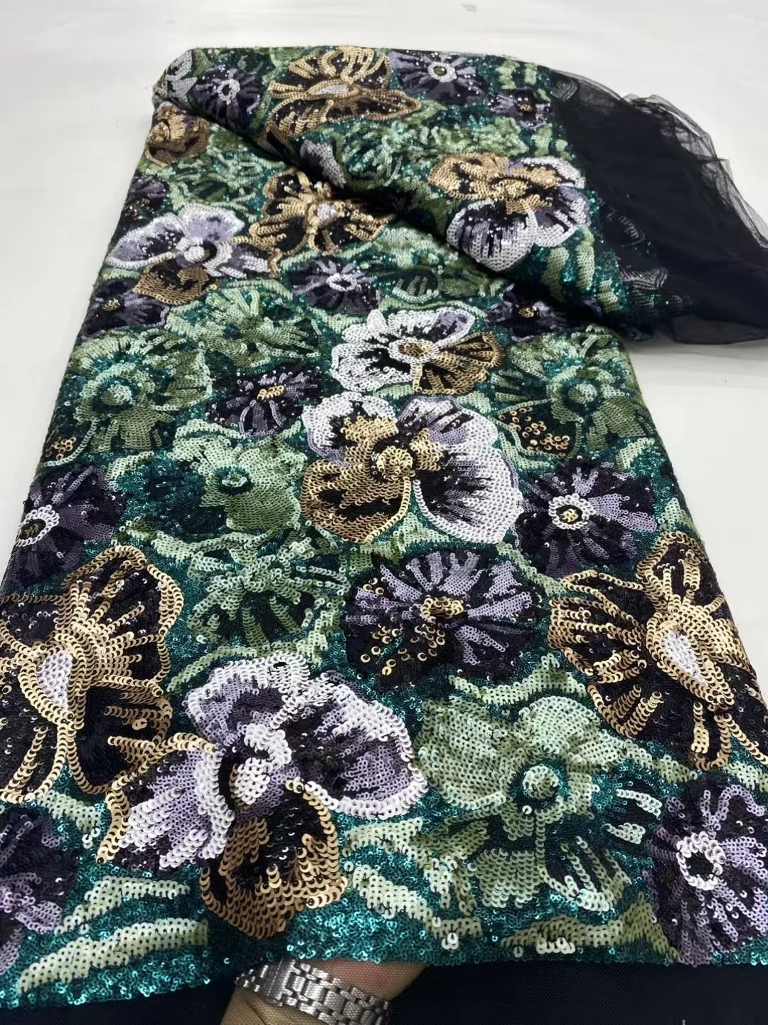 

2025 Высококачественное африканское нигерийское тюлевое кружевное платье с блестками и вышивкой, французский гипюр, свадебное платье, расшитое бисером, 5 ярдов DP0410