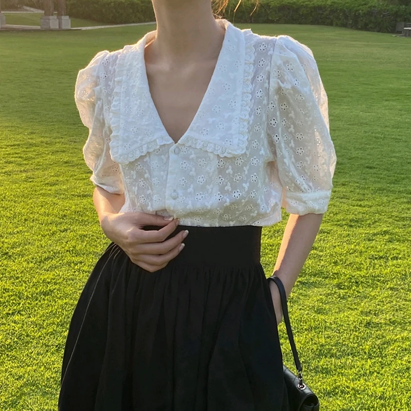 Chemisier en dentelle à fleurs creuses pour femmes, chemise à manches courtes bouffantes, col claudine, monochrome, coréen, été, 2024, Y-13919