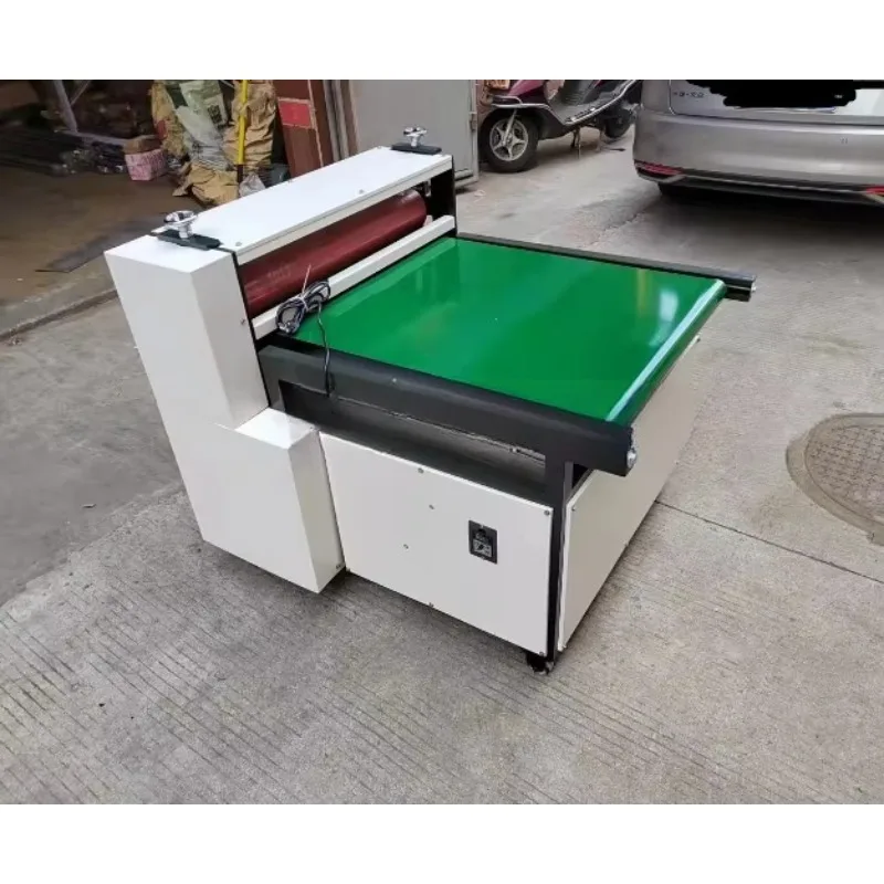 Affettatrice a nastro trasportatore per macchina per appiattire rulli a velocità regolabile per macchine per la produzione di prodotti in carta