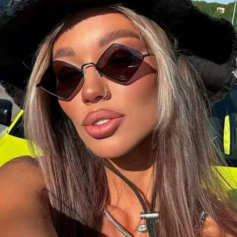 

Grunge Y2k Vintage Diamond Sunglasses Small Metal Frame for Women Hip-Hop Punk Shades Trendy Party Fashion Sunglasses for Women