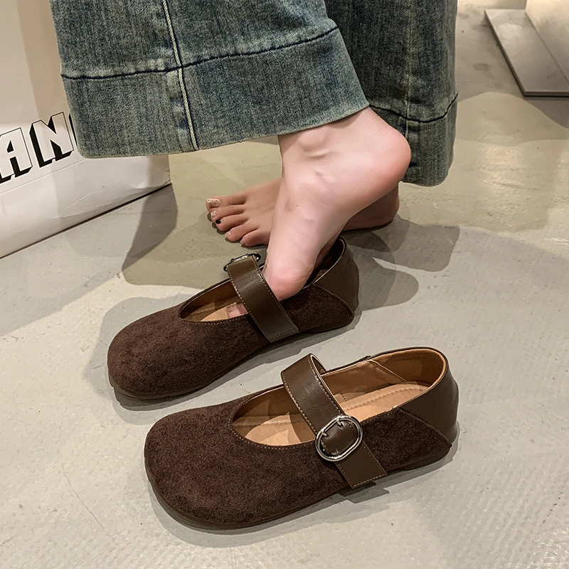 أحذية نسائية للربيع والخريف موضة جديدة غير رسمية بكعب منخفض 2025 تصميم بإبزيم للمشي أحذية مريحة Жensku Оbuvire