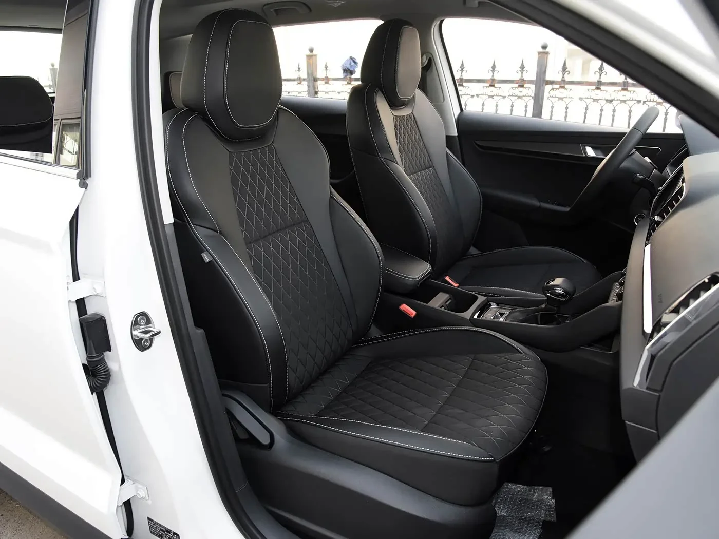 Spezieller Autositzbezug für Skoda Karoq 2018 bis 2025, PU-Leder-Sitzkissen-Schutz, Autositzbezüge, Auto-Innenausstattungszubehör – Detail 3