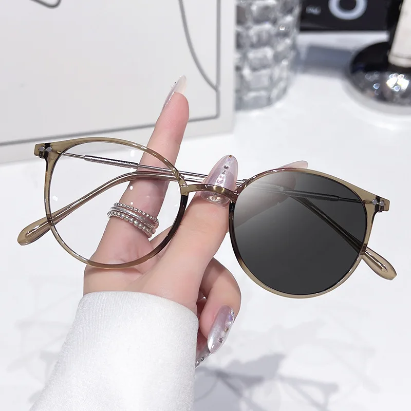 1Pc Women European‑American Ins‑Style Photochromic Glasses, Light‑Sensitive Auto‑Change Lenses