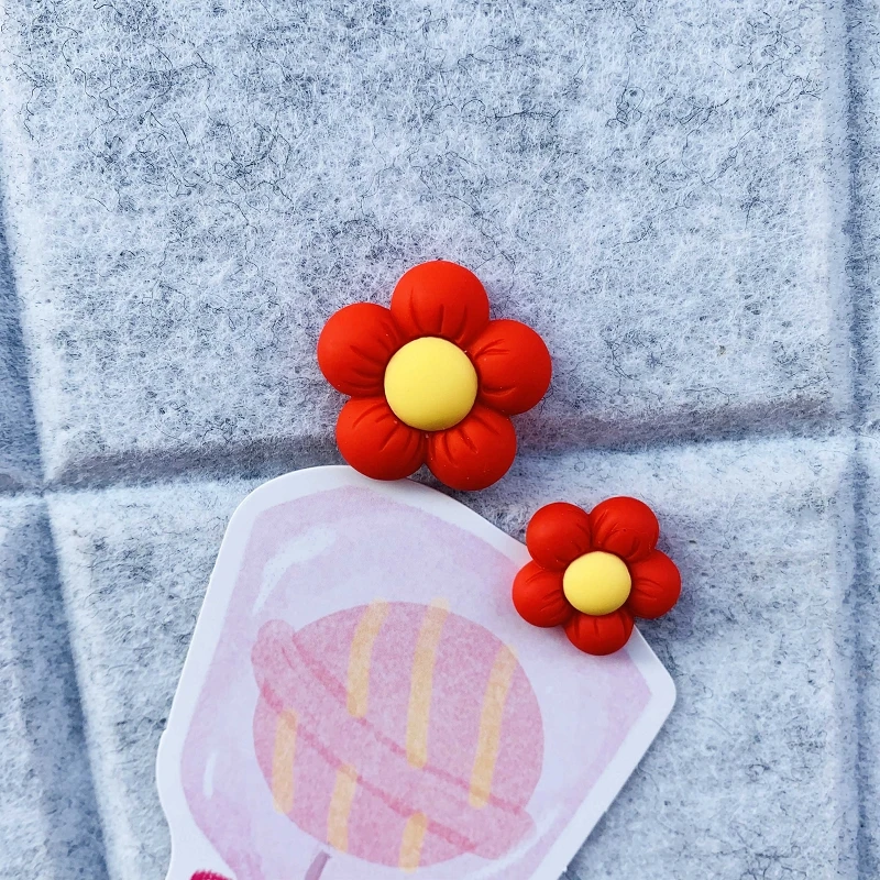 Pin de empuje de flor roja pequeña, pasador bonito de decoración, pasador de tachuelas de pulgar de flor, encuadernación de Color de pared de foto de jardín de infancia, 2 uds.