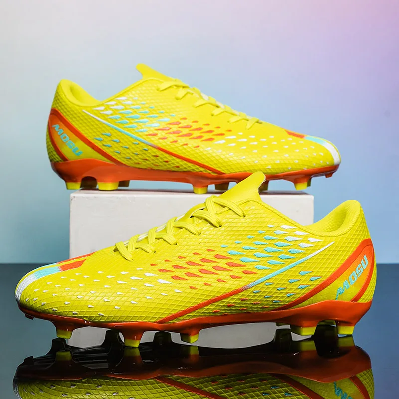 

A pair of children's four-season leather football shoes with long studs, wear-resistant football shoes, sizes 36-45，ZS-1681