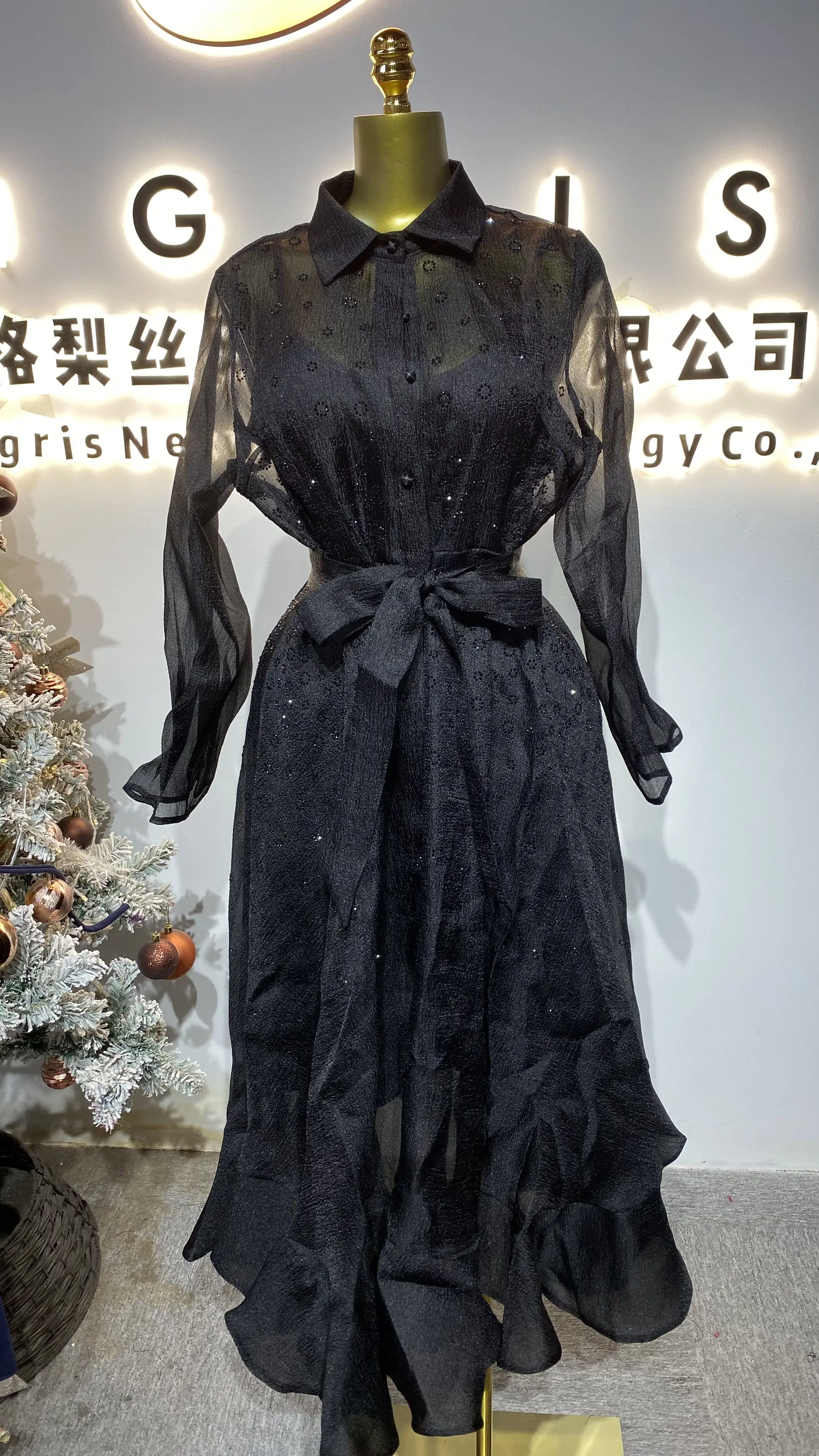 2025 Spring Roman V-neck belted coat, casual women's wear, lantern sleeve, imperial embroidered lace dress-GZXX176