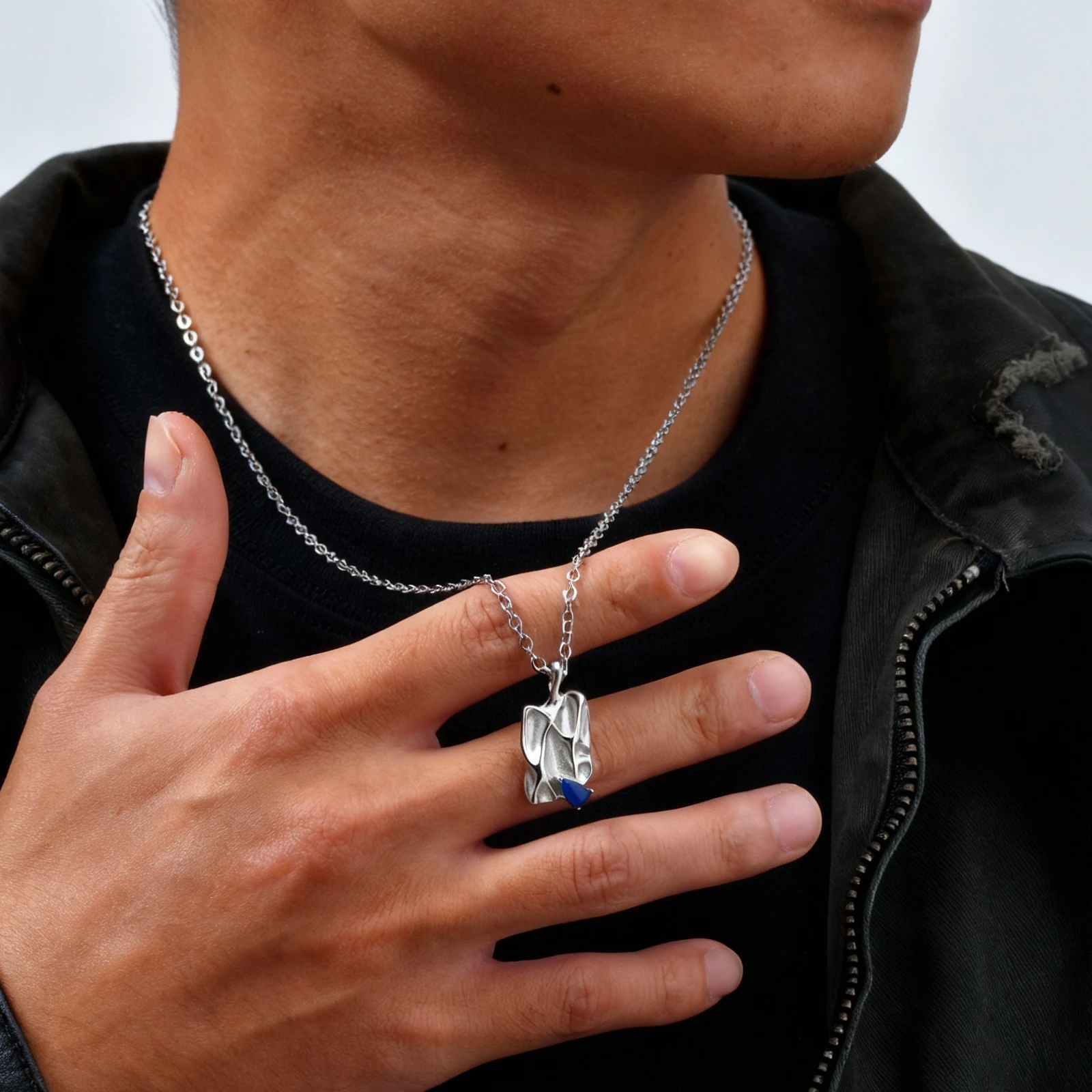 Trendige Blaue Stein-Halskette für Männer, Edelstahl Unregelmäßiger Gefalteter Quadratischer Anhänger, Hip-Hop-Schmuck Geschenk – Detail 1